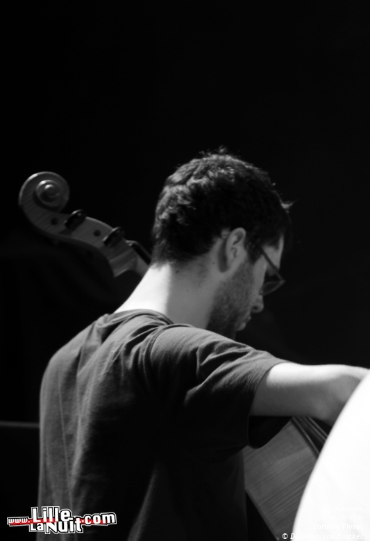 A Place To Bury Strangers + Le Cotton Club à De Kreun en live - photo n°10