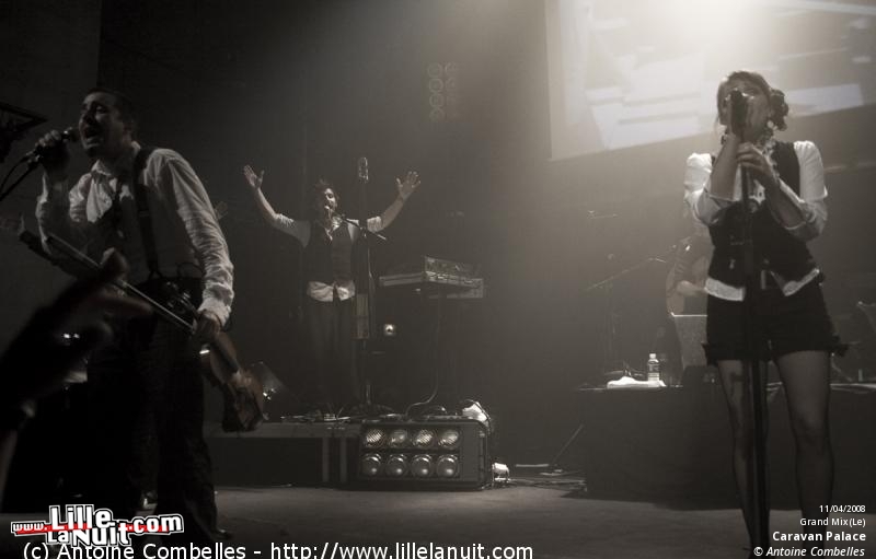 Caravan Palace et Hollie Smith au Grand Mix en live - photo n°15