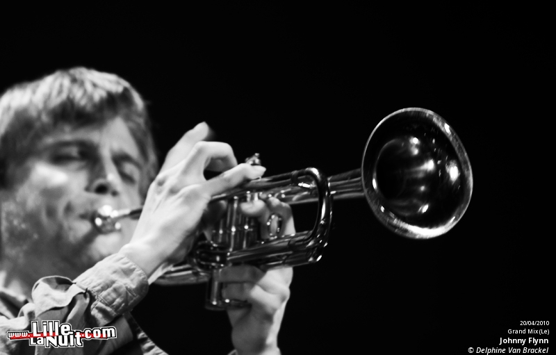 A Place To Bury Strangers + Le Cotton Club à De Kreun en live - photo n°3