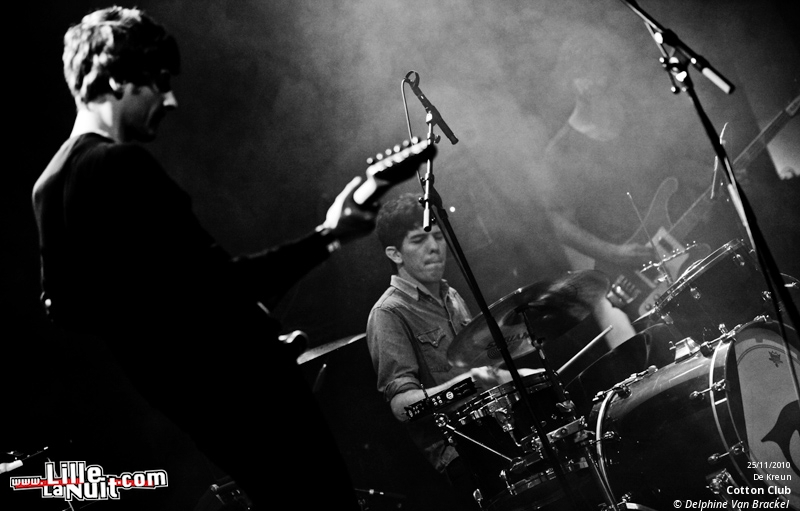 A Place To Bury Strangers + Le Cotton Club à De Kreun en live - photo n°20