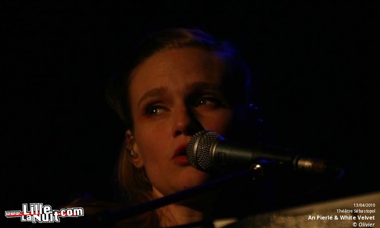 Nouvelle Vague, An Pierlé & White Velvet & Amélie au Théatre Sebastopol en live - photo n°21