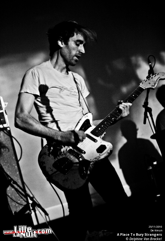 A Place To Bury Strangers + Le Cotton Club à De Kreun en live - photo n°13