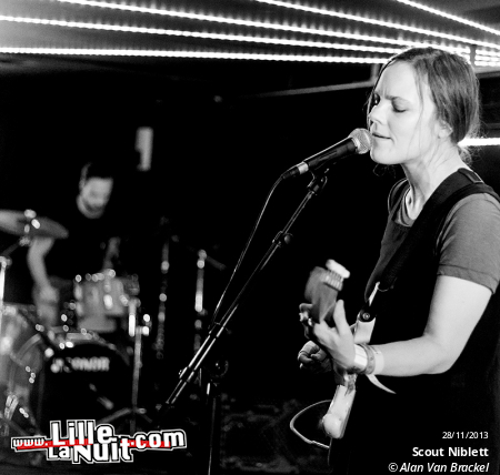 Scout Niblett + Team Wild à la Cave aux poètes – Ground Zero Festival en live - photo n°6