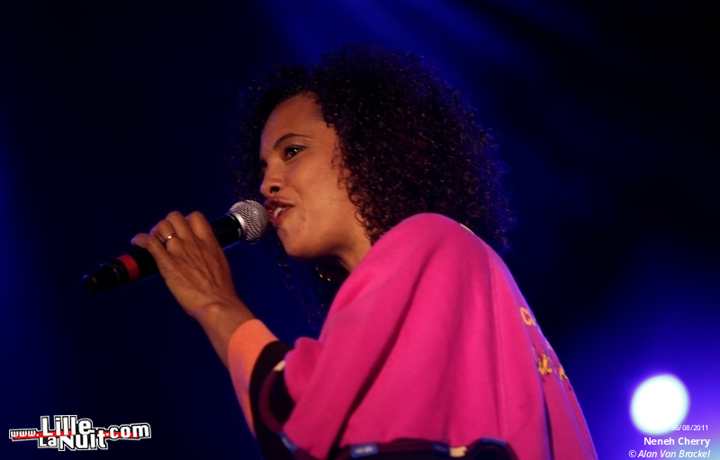 Les Nuits Secrètes – Jour 2 – Katerine, Neneh Cherry, The Jon Spencer Blues Explosion, etc. en live - photo n°3