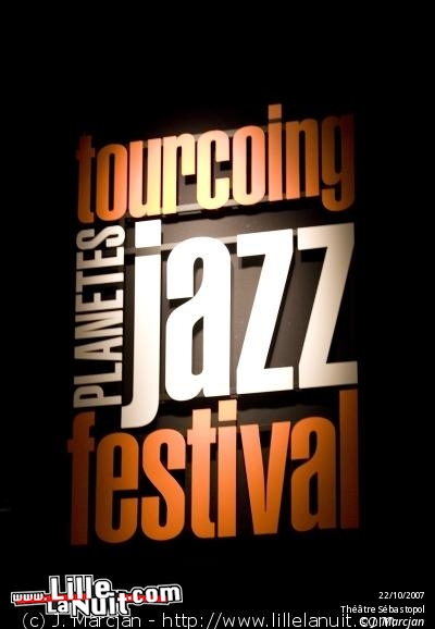 Mike Stern & String Quartet au Tourcoing Jazz Festival en live - photo n°11