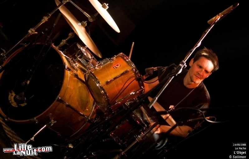 Simdiese6, Cercueil, l’Objet et Sexual Earthquake in Kobe au Théâtre Le Poche en live - photo n°9