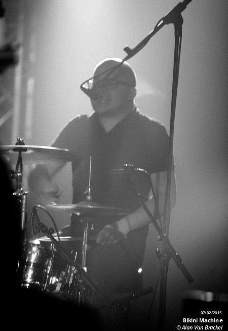 Bikini Machine + The Arrogants à la salle Maurice Schumann de Pérenchies en live - photo n°2