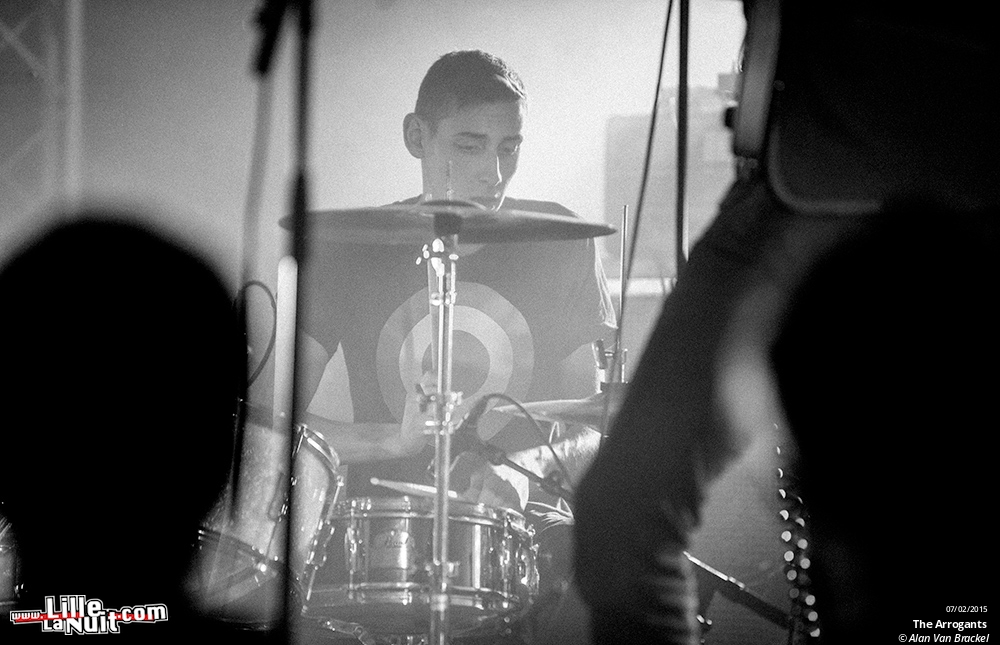 Bikini Machine + The Arrogants à la salle Maurice Schumann de Pérenchies en live - photo n°2