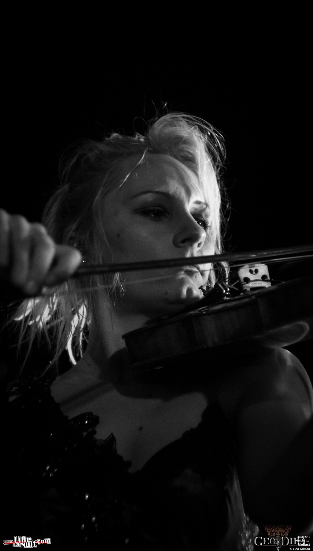 Orphaned Land + Stimmgewalt Choir + Mollust + Pyrah à la Péniche en live - photo n°2