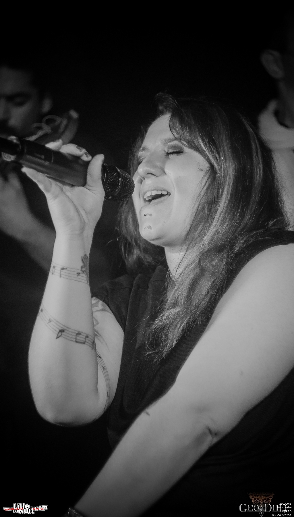 Orphaned Land + Stimmgewalt Choir + Mollust + Pyrah à la Péniche en live - photo n°5