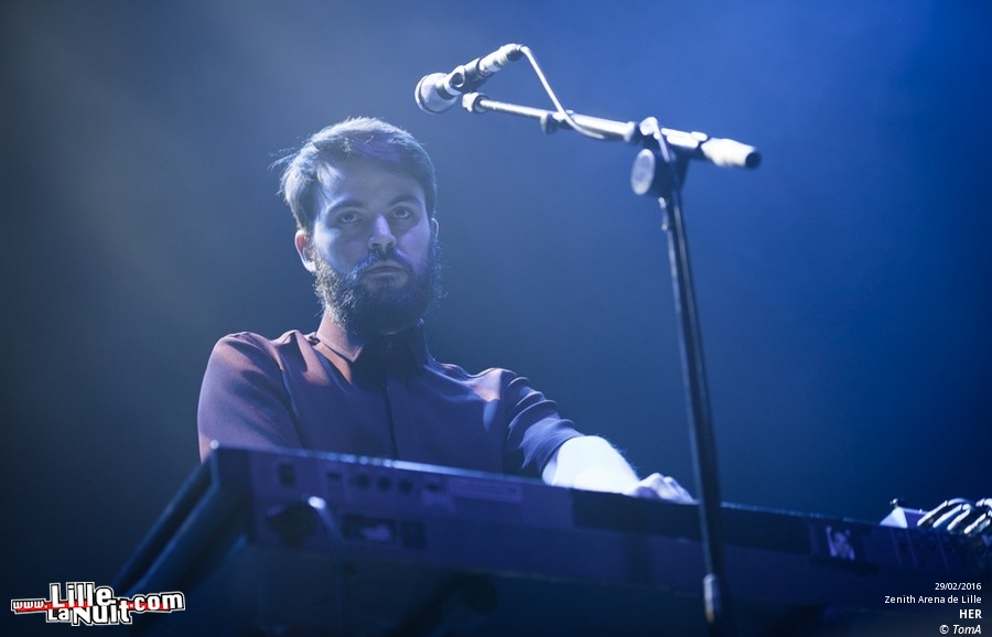 Foals + Her au Zénith de Lille en live - photo n°2