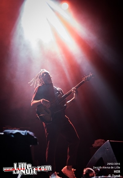 Foals + Her au Zénith de Lille en live - photo n°9