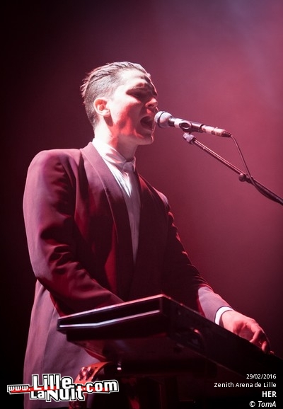 Foals + Her au Zénith de Lille en live - photo n°5