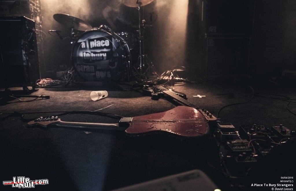 A Place To Bury Strangers + Rape Blossoms à l’Aéronef en live - photo n°17