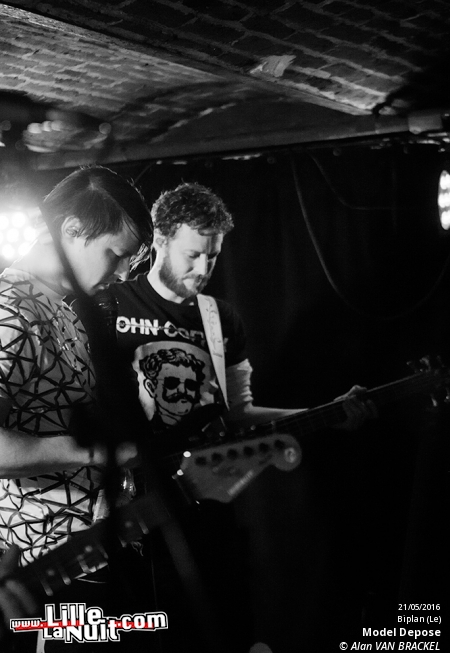 iSynth IV au Biplan : Waiting For Words + Suffocating Minds + Shiny Darkness etc. en live - photo n°13