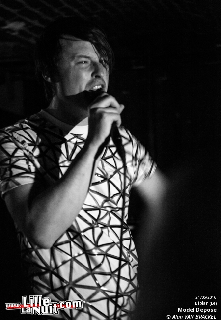 iSynth IV au Biplan : Waiting For Words + Suffocating Minds + Shiny Darkness etc. en live - photo n°9