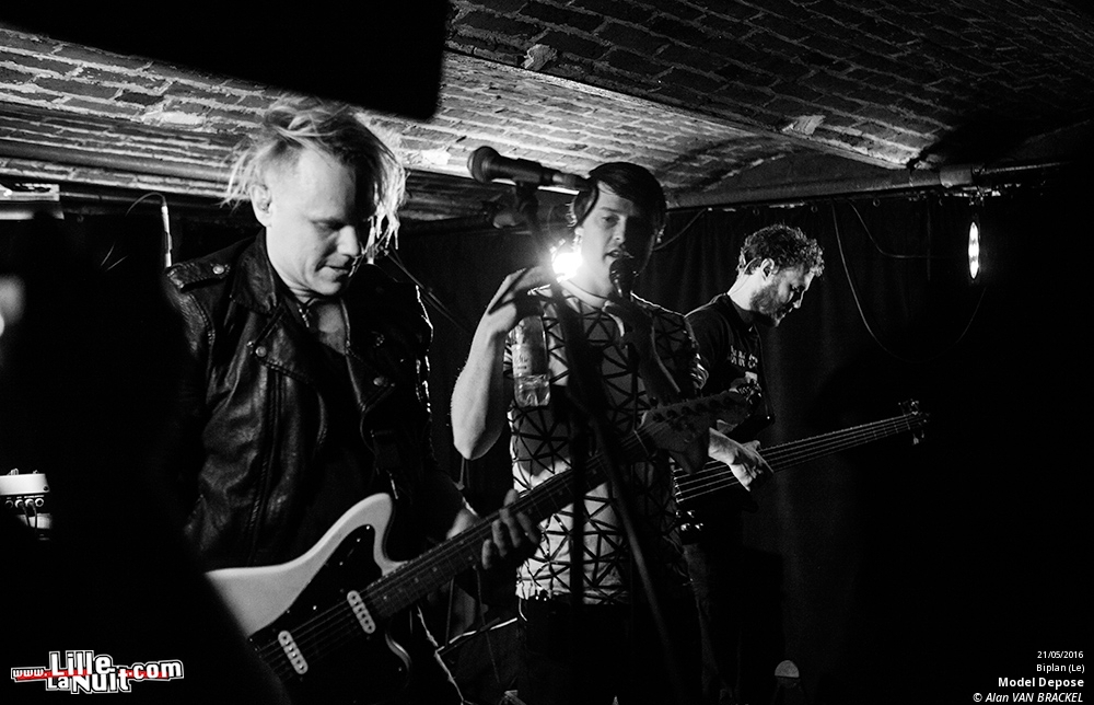 iSynth IV au Biplan : Waiting For Words + Suffocating Minds + Shiny Darkness etc. en live - photo n°12