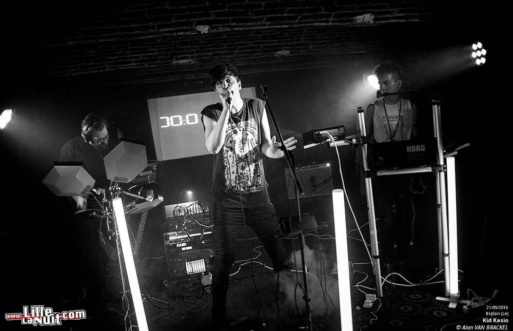 iSynth IV au Biplan : Waiting For Words + Suffocating Minds + Shiny Darkness etc. en live - photo n°3