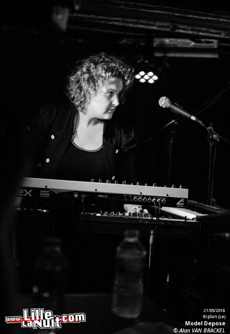 iSynth IV au Biplan : Waiting For Words + Suffocating Minds + Shiny Darkness etc. en live - photo n°5