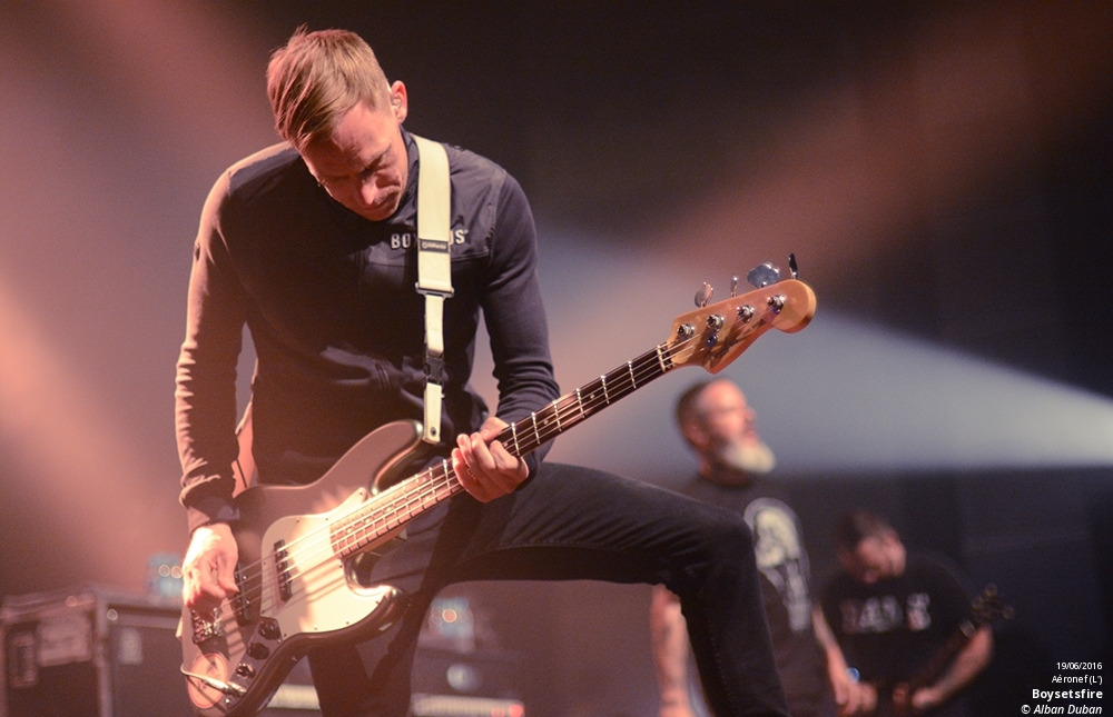 ANTIFest : Anti-Flag + Carving + Boysetsfire + Wolf Down à l’Aéronef en live - photo n°2