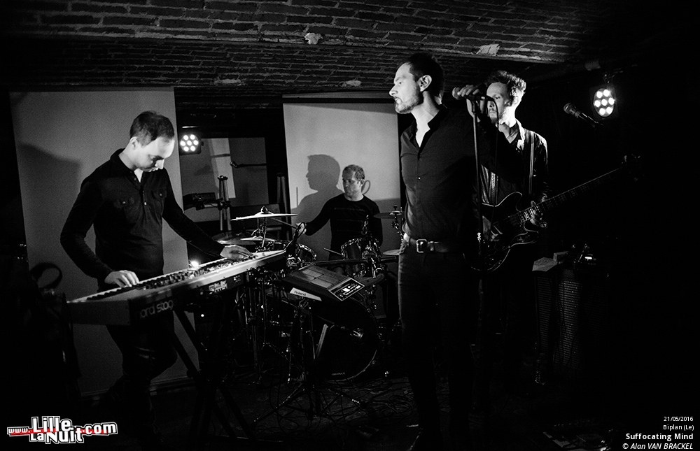 iSynth IV au Biplan : Waiting For Words + Suffocating Minds + Shiny Darkness etc. en live - photo n°3