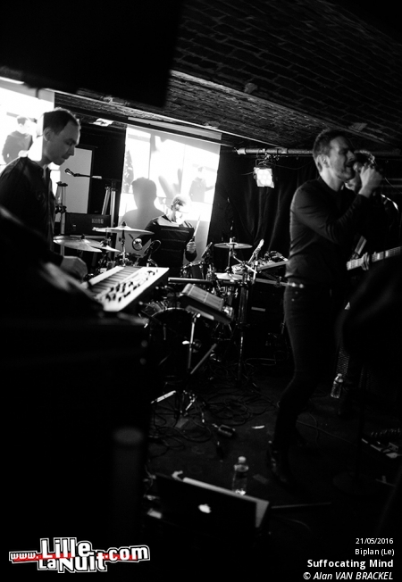 iSynth IV au Biplan : Waiting For Words + Suffocating Minds + Shiny Darkness etc. en live - photo n°9
