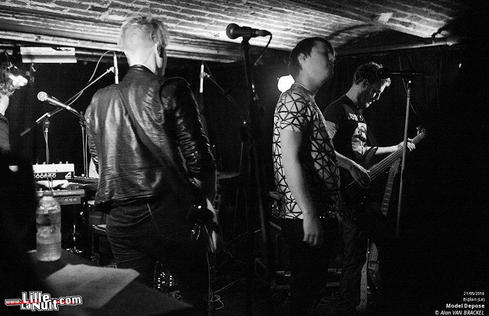 iSynth IV au Biplan : Waiting For Words + Suffocating Minds + Shiny Darkness etc. en live - photo n°2