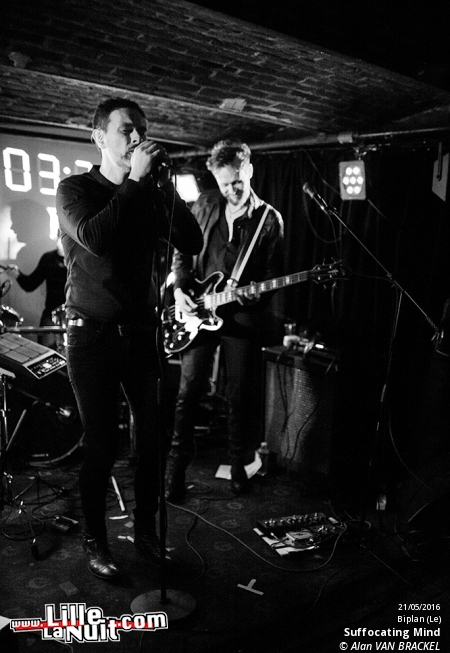 iSynth IV au Biplan : Waiting For Words + Suffocating Minds + Shiny Darkness etc. en live - photo n°11