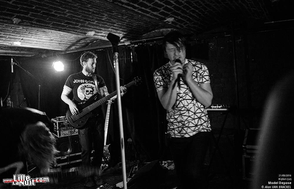 iSynth IV au Biplan : Waiting For Words + Suffocating Minds + Shiny Darkness etc. en live - photo n°10