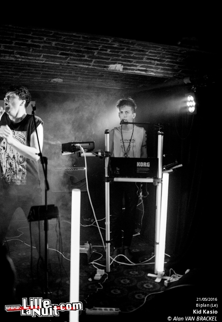 iSynth IV au Biplan : Waiting For Words + Suffocating Minds + Shiny Darkness etc. en live - photo n°2