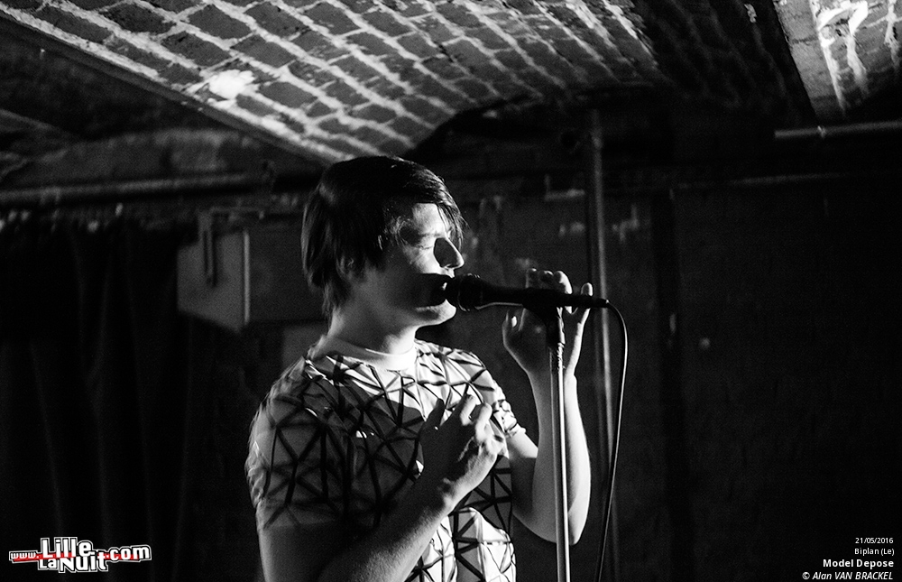 iSynth IV au Biplan : Waiting For Words + Suffocating Minds + Shiny Darkness etc. en live - photo n°3