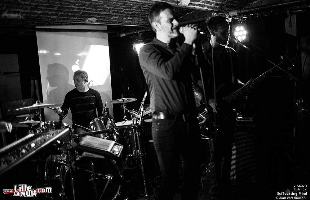 iSynth IV au Biplan : Waiting For Words + Suffocating Minds + Shiny Darkness etc. en live - photo n°6