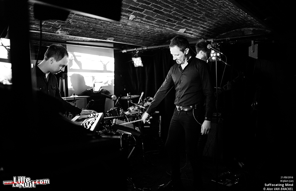 iSynth IV au Biplan : Waiting For Words + Suffocating Minds + Shiny Darkness etc. en live - photo n°10