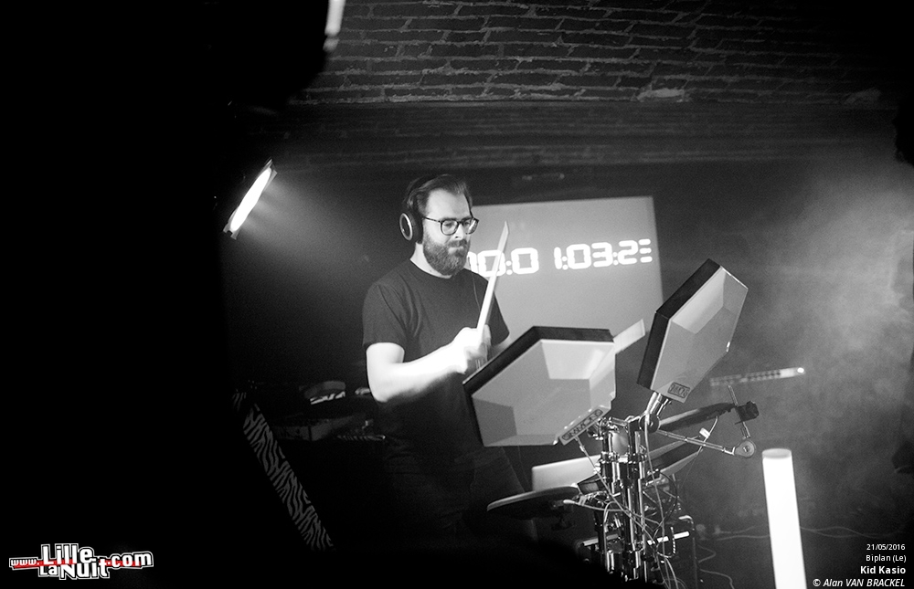 iSynth IV au Biplan : Waiting For Words + Suffocating Minds + Shiny Darkness etc. en live - photo n°4