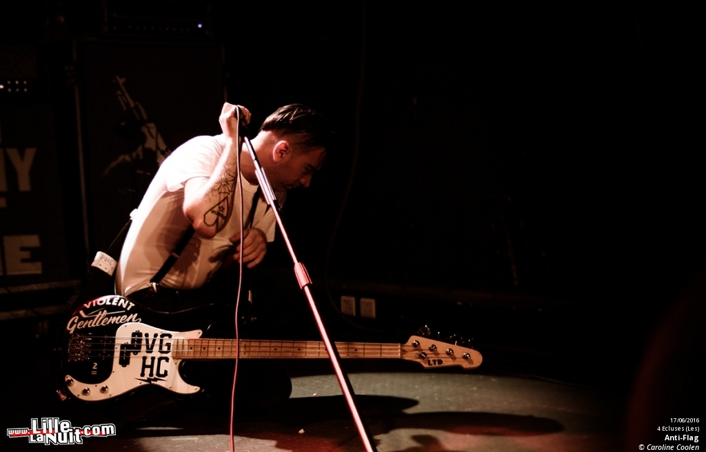 Anti-Flag + The Decline aux 4Ecluses en live - photo n°3