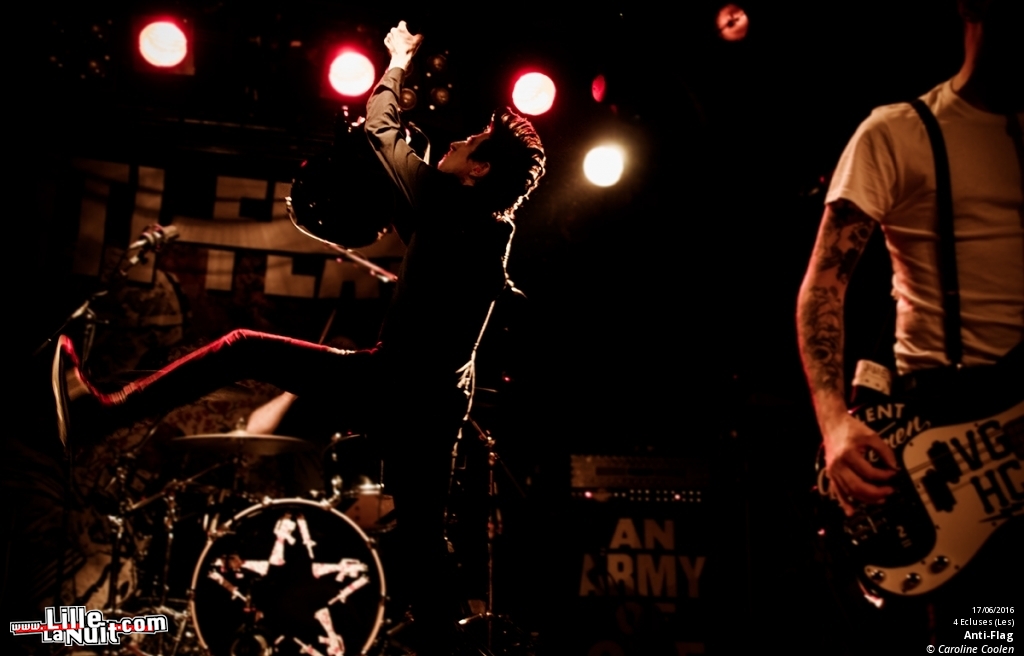 Anti-Flag + The Decline aux 4Ecluses en live - photo n°2