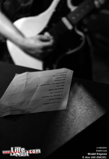 iSynth IV au Biplan : Waiting For Words + Suffocating Minds + Shiny Darkness etc. en live - photo n°15