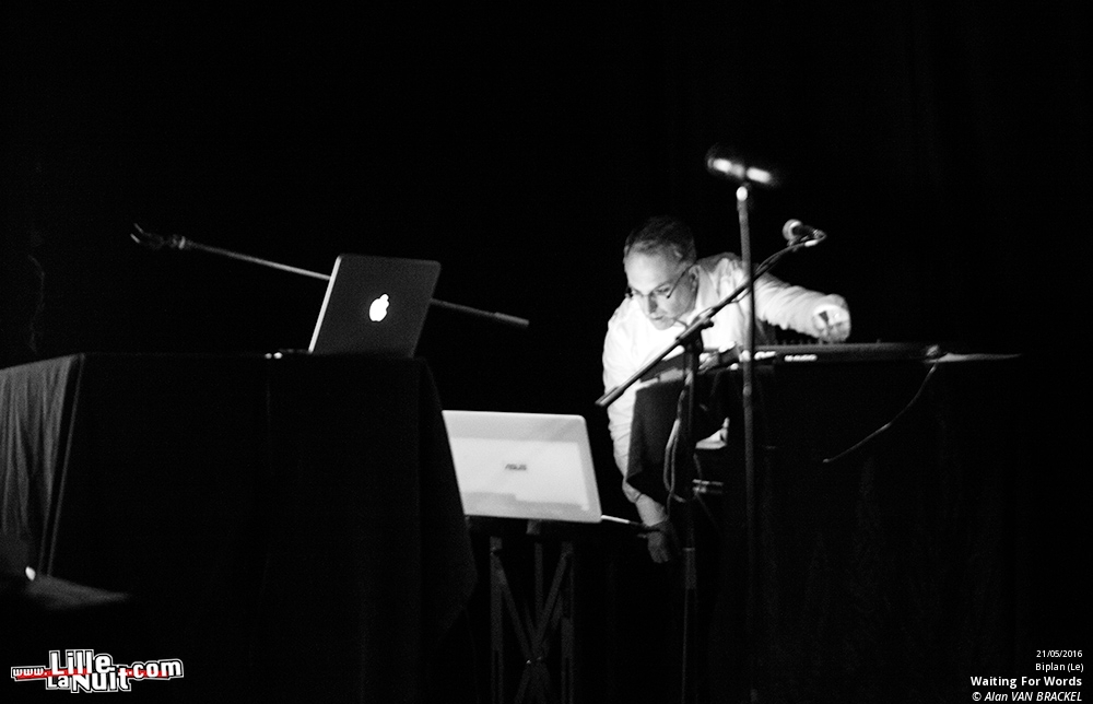 iSynth IV au Biplan : Waiting For Words + Suffocating Minds + Shiny Darkness etc. en live - photo n°2