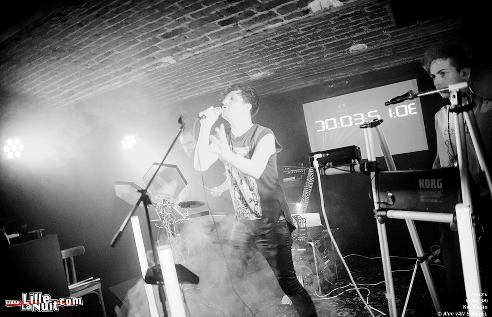 iSynth IV au Biplan : Waiting For Words + Suffocating Minds + Shiny Darkness etc. en live - photo n°1