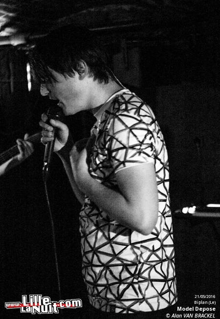 iSynth IV au Biplan : Waiting For Words + Suffocating Minds + Shiny Darkness etc. en live - photo n°6