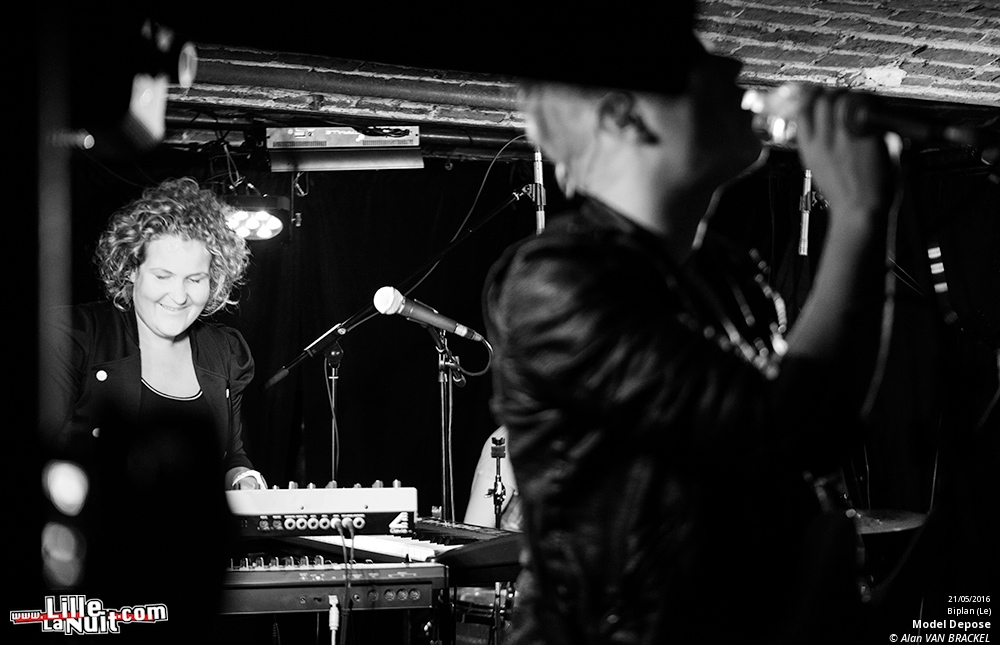 iSynth IV au Biplan : Waiting For Words + Suffocating Minds + Shiny Darkness etc. en live - photo n°11