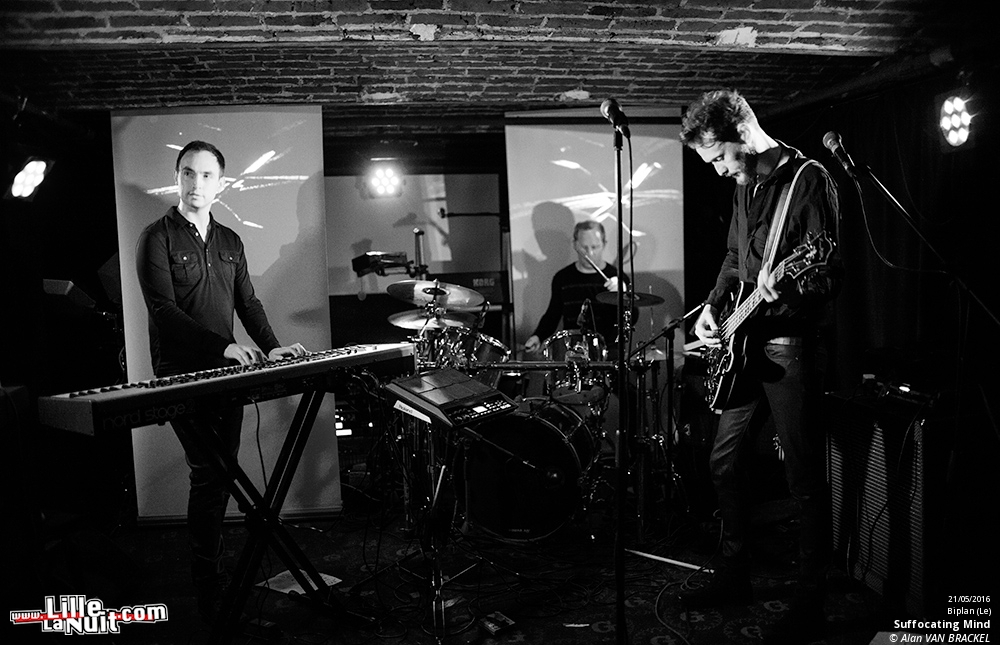 iSynth IV au Biplan : Waiting For Words + Suffocating Minds + Shiny Darkness etc. en live - photo n°14