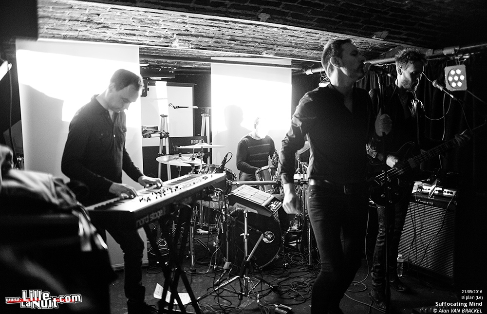 iSynth IV au Biplan : Waiting For Words + Suffocating Minds + Shiny Darkness etc. en live - photo n°5