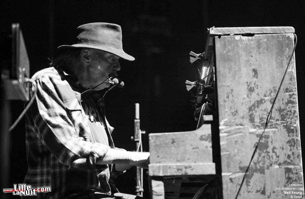 Neil Young + Charles Pasi au Zenith de Lille en live - photo n°6