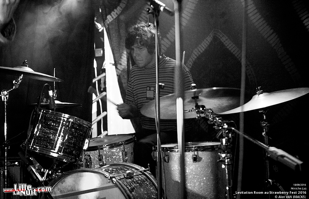 Strawberry Fest 2016 à la Péniche de Lille – jour 2 : LSD and the Search for God + TAU + Levitation Room + V.Love en live - photo n°7