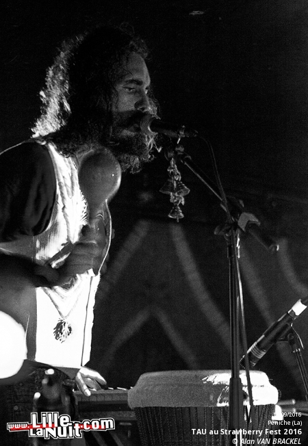 Strawberry Fest 2016 à la Péniche de Lille – jour 2 : LSD and the Search for God + TAU + Levitation Room + V.Love en live - photo n°5