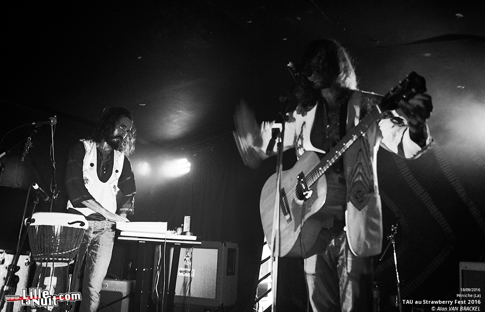 Strawberry Fest 2016 à la Péniche de Lille – jour 2 : LSD and the Search for God + TAU + Levitation Room + V.Love en live - photo n°11