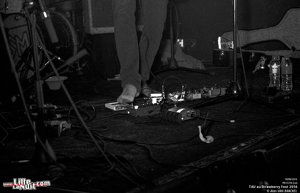 Strawberry Fest 2016 à la Péniche de Lille – jour 2 : LSD and the Search for God + TAU + Levitation Room + V.Love en live - photo n°4