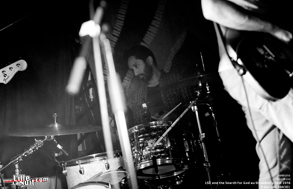 Strawberry Fest 2016 à la Péniche de Lille – jour 2 : LSD and the Search for God + TAU + Levitation Room + V.Love en live - photo n°6