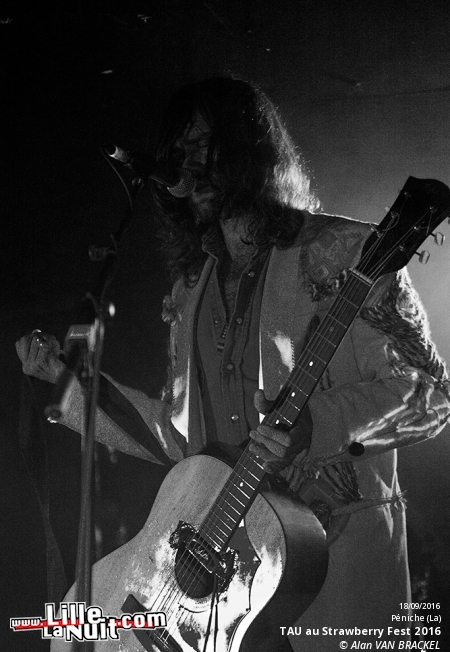 Strawberry Fest 2016 à la Péniche de Lille – jour 2 : LSD and the Search for God + TAU + Levitation Room + V.Love en live - photo n°3